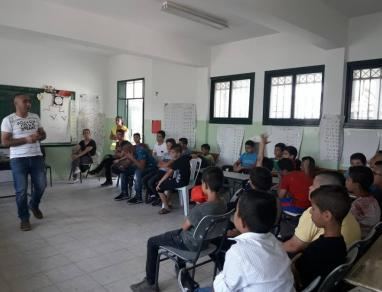 الشرطة تنظم محاضرة توعية حول آفة المخدرات ومضار التدخين في مخيم صيفي في جنين